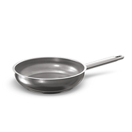 Die Bratpfanne aus Alu mit festem Griff bietet Ihnen eine leichte Handhabung und gleichmäßige Wärmeverteilung, ideal für schnelles und gleichmäßiges Braten.