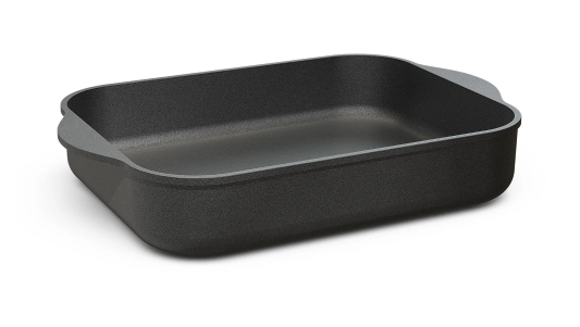 Die D5 Bratreine in rechteckiger Form (30 x 23 cm) eignet sich ideal als Auflaufform oder Bräter – perfekt zum Schmoren, Überbacken und Servieren direkt aus dem Ofen.