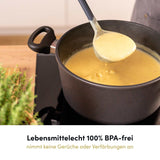 Die lebensmittelechte Schöpfkelle besteht aus zertifizierten Materialien und garantiert sicheres und gesundes Servieren heißer Speisen.