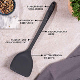 Die Pfannenschaufel entfaltet ihre Vorteile beim Braten vor allem durch ihre breite Fläche und stabile Bauweise – ideal zum sicheren Wenden, Portionieren und Anheben größerer Speisen direkt aus der Pfanne.