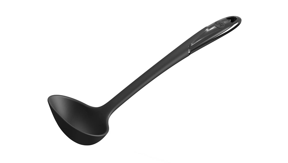 Die Schöpfkelle aus der Hoffmann Selection überzeugt mit erstklassigen Vorteilen – sie ist hitzebeständig, ergonomisch geformt und ideal zum präzisen Portionieren von Suppen, Saucen und Eintöpfen.