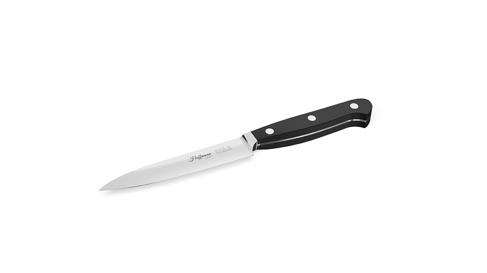 Die Vorteile eines hochwertigen Spickmessers liegen in seiner präzisen, schmalen Klinge, die ideal für filigrane Schneidarbeiten wie das Entfernen von Sehnen oder das Schneiden von kleinen Fleischstücken geeignet ist.