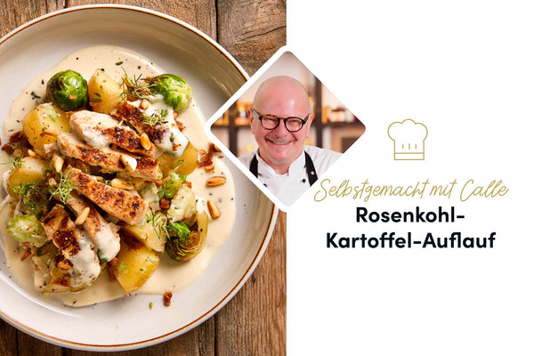 Cremiger Rosenkohl-Kartoffel-Auflauf mit saftigen Hähnchenstreifen und Pinienkernen: einfaches Ofengericht für die ganze Familie