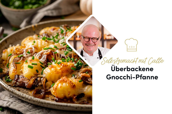 Schnell & einfach: Überbackene Gnocchi-Pfanne mit karamellisierten Zwiebeln, Käse und frischen Kräutern