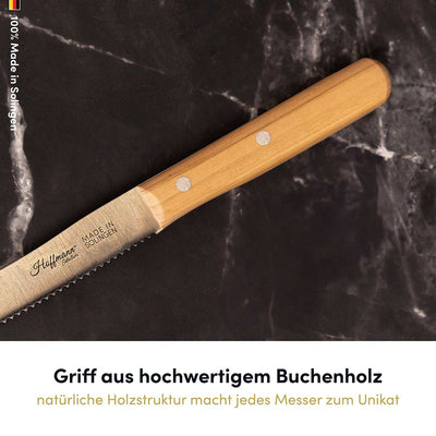 Das Buckelsmesser mit Buchenholzgriff begeistert durch seine natürliche Struktur und bringt rustikalen Charme in deine Küche.
