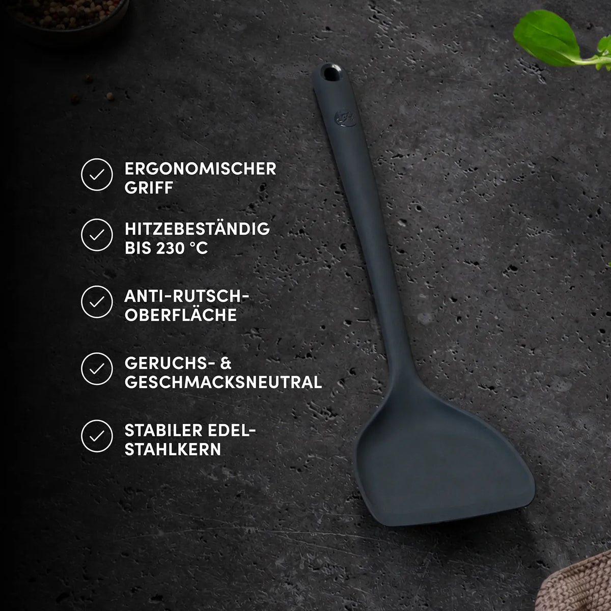 Pfannenschaufel mit robusten Edelstahlkern