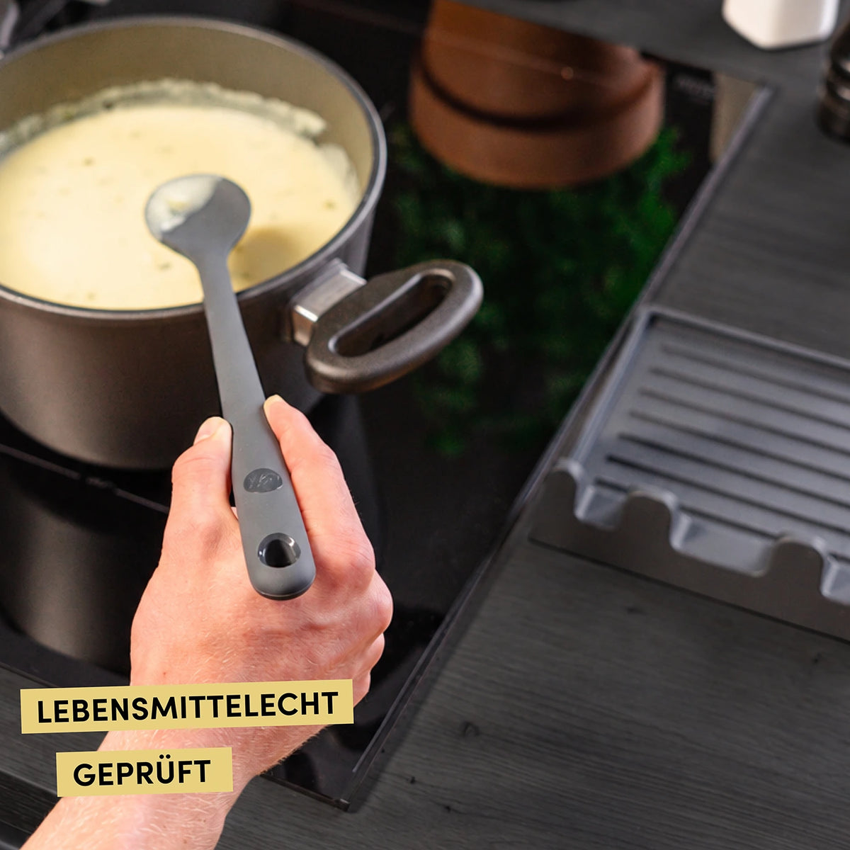 Praktische Ablage für drei Küchenhelfer